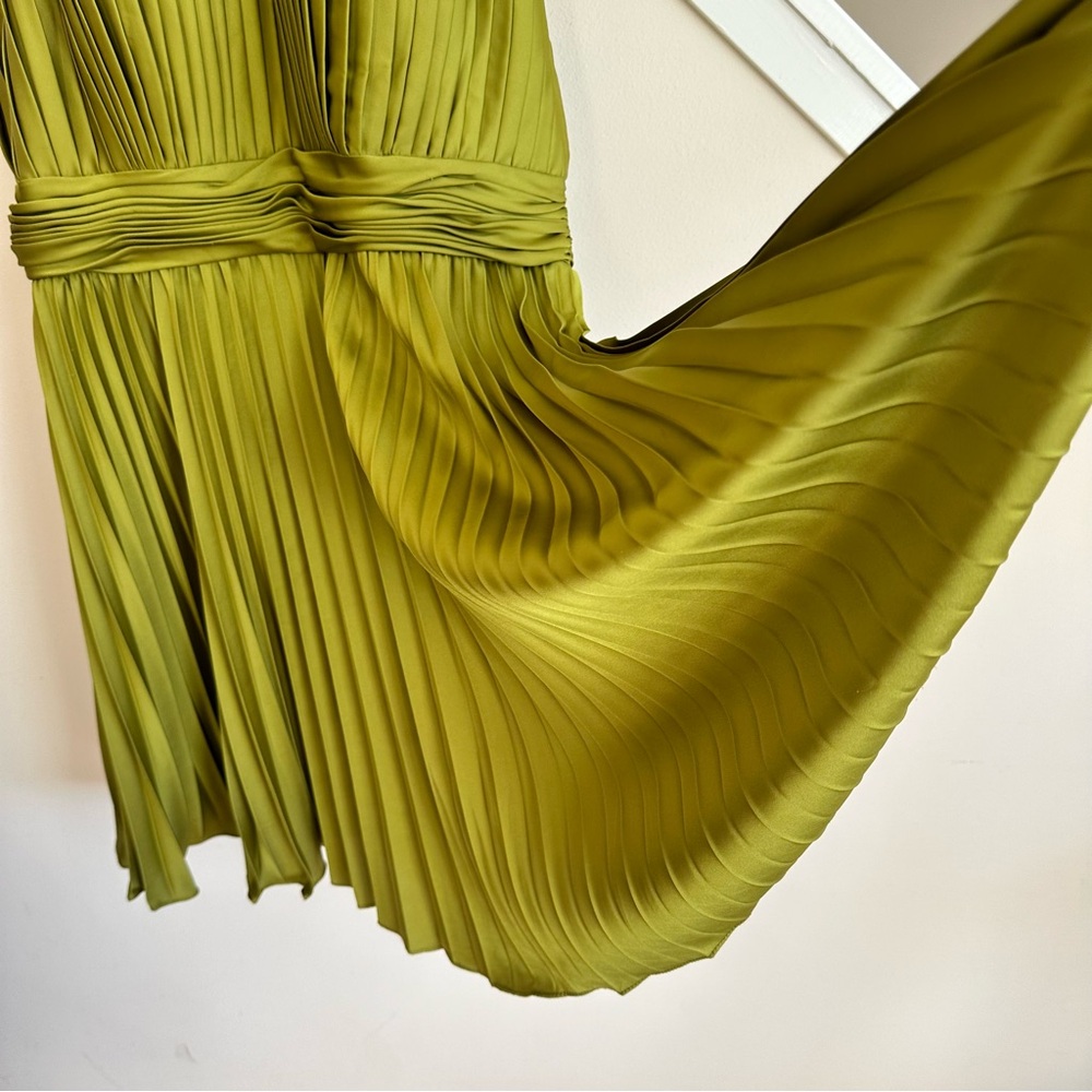Mac Duggal Pleated High Neck Sleeveless Mini Dress Chartreuse Green Size 12 NWT - Picture 10 of 17